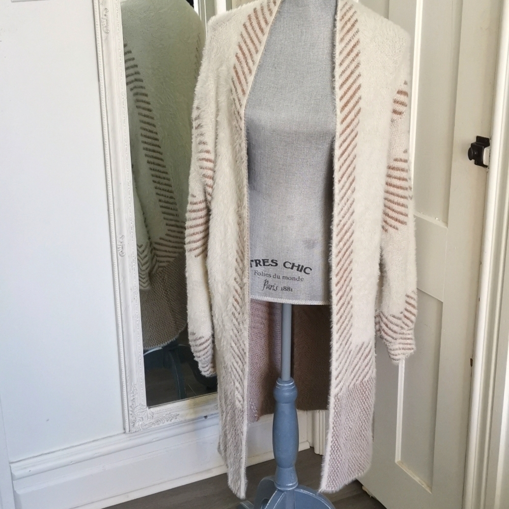 Open knit soft and fuzzy long beachy bohemian cardigan. Size small. EUC